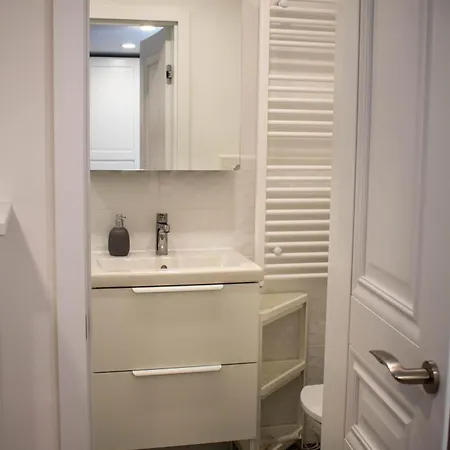 Jane's Place, Experience The Atmosphere Of A Historic & Free Parking Ljubljana