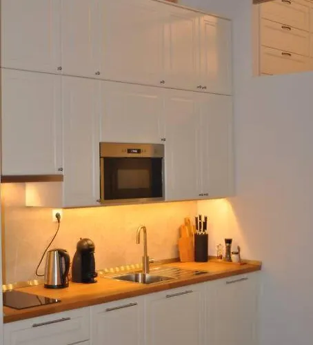 Jane's Place, Experience The Atmosphere Of A Historic & Free Parking *