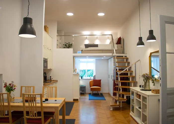 Jane's Place, Experience The Atmosphere Of A Historic & Free Parking ليوبليانا