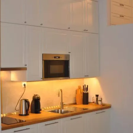 Jane's Place, Experience The Atmosphere Of A Historic & Free Parking *